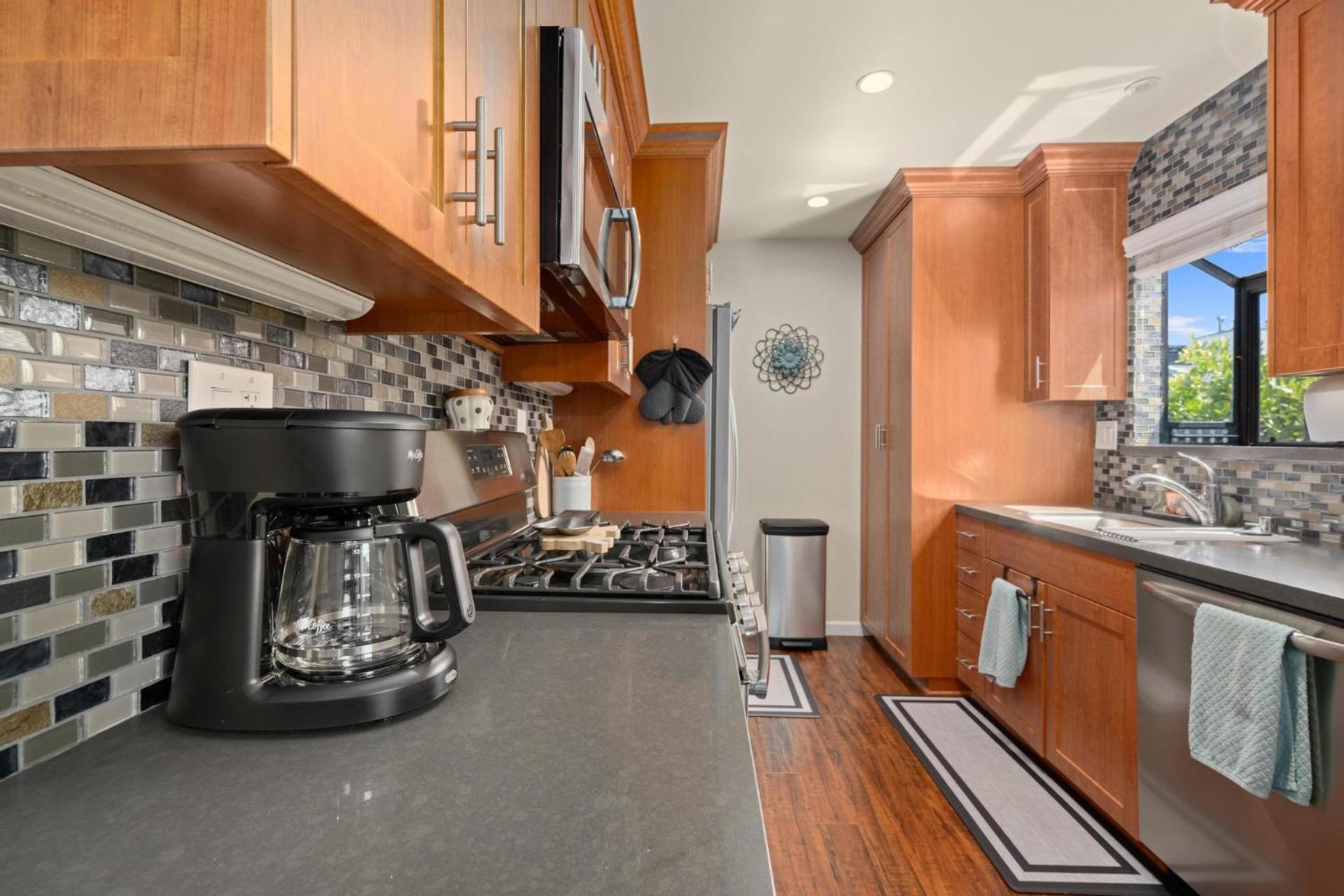 Mission Hills Dream - Bbq, Patios, Ac, Parking Holiday home